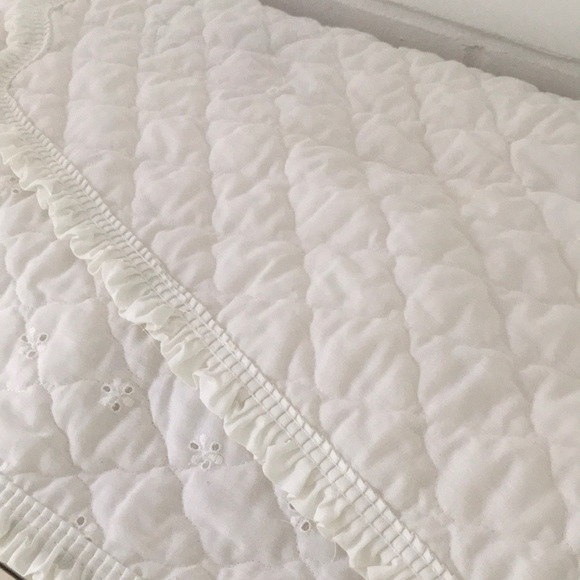 Vintage Diamond Stitch Eyelet Rocking Horse Christmas Table Runner - Picture 9 of 9